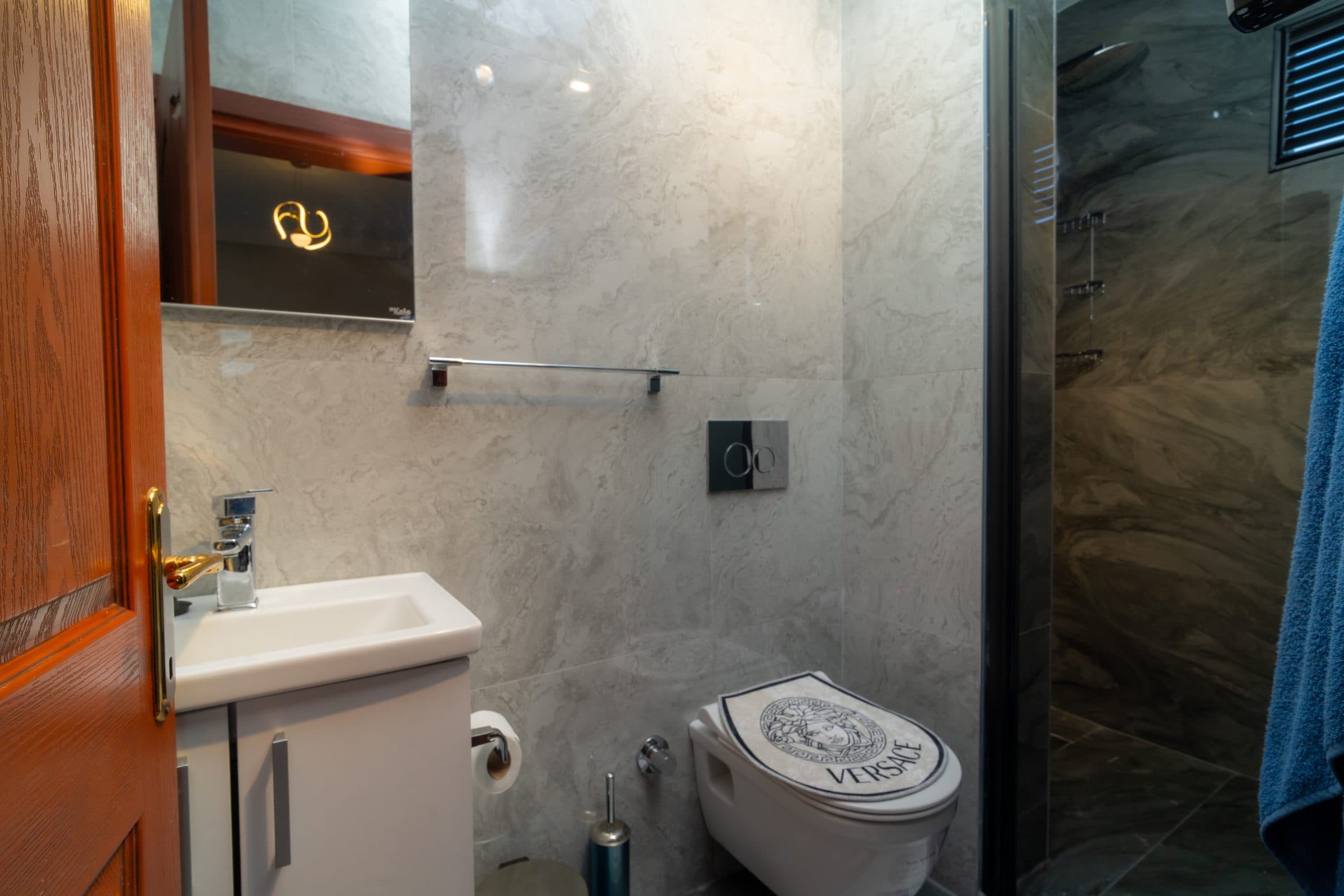 Mare Perla banyo — mermer, çift lavabo