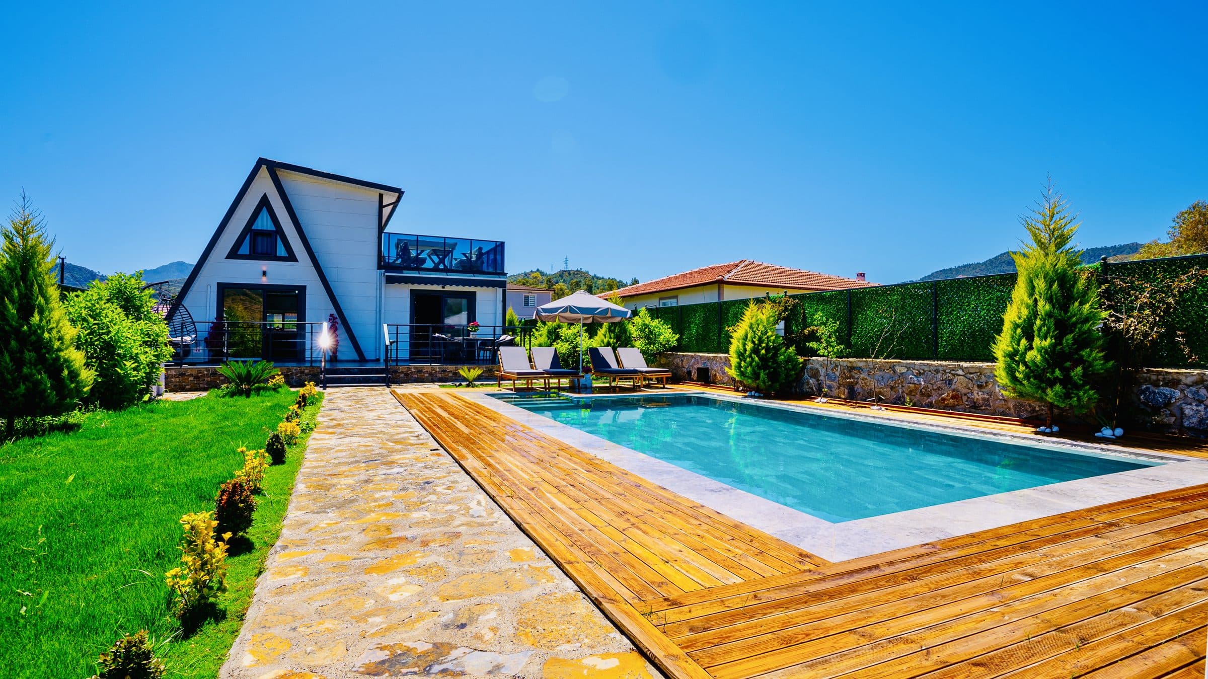 Villa Lojja — Hisarönü'nde A-frame bungalov, özel havuz ve ahşap deck
