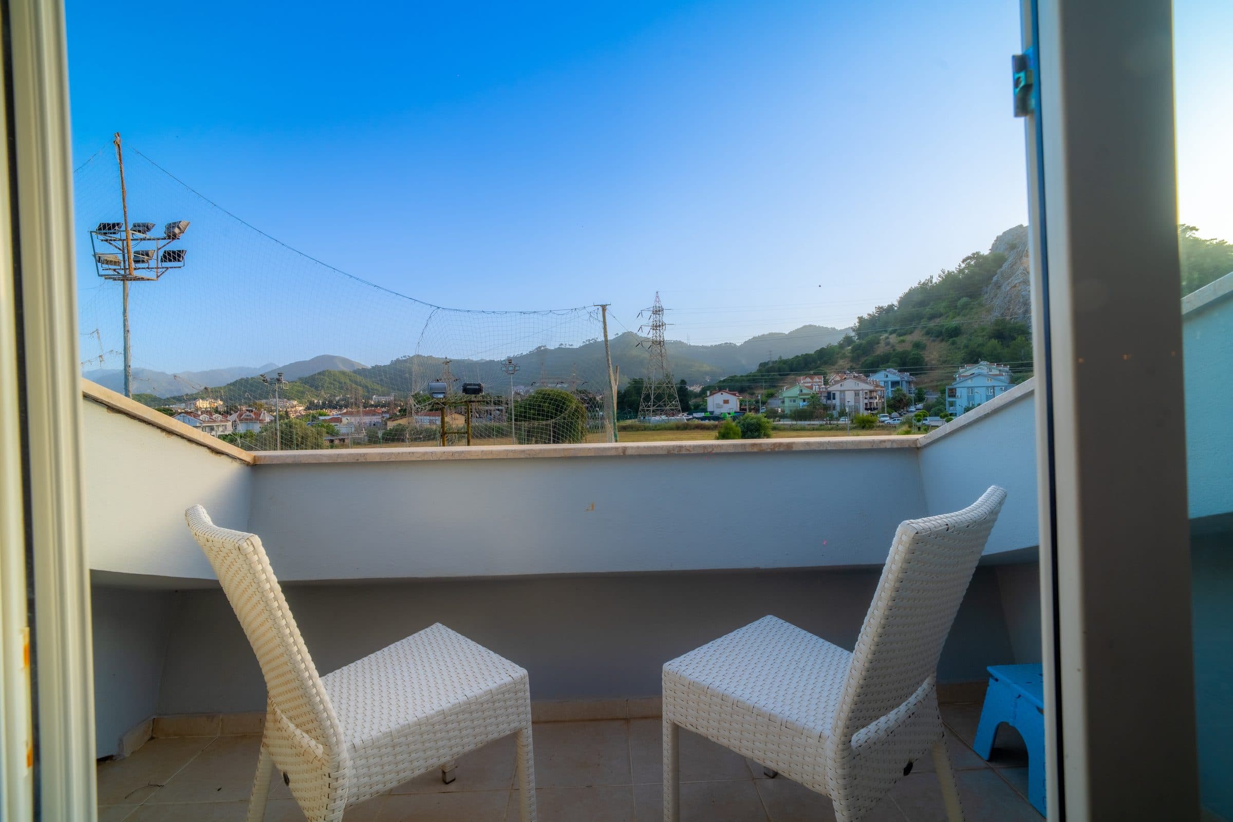 Mare Perla balkon — şezlong ve manzara