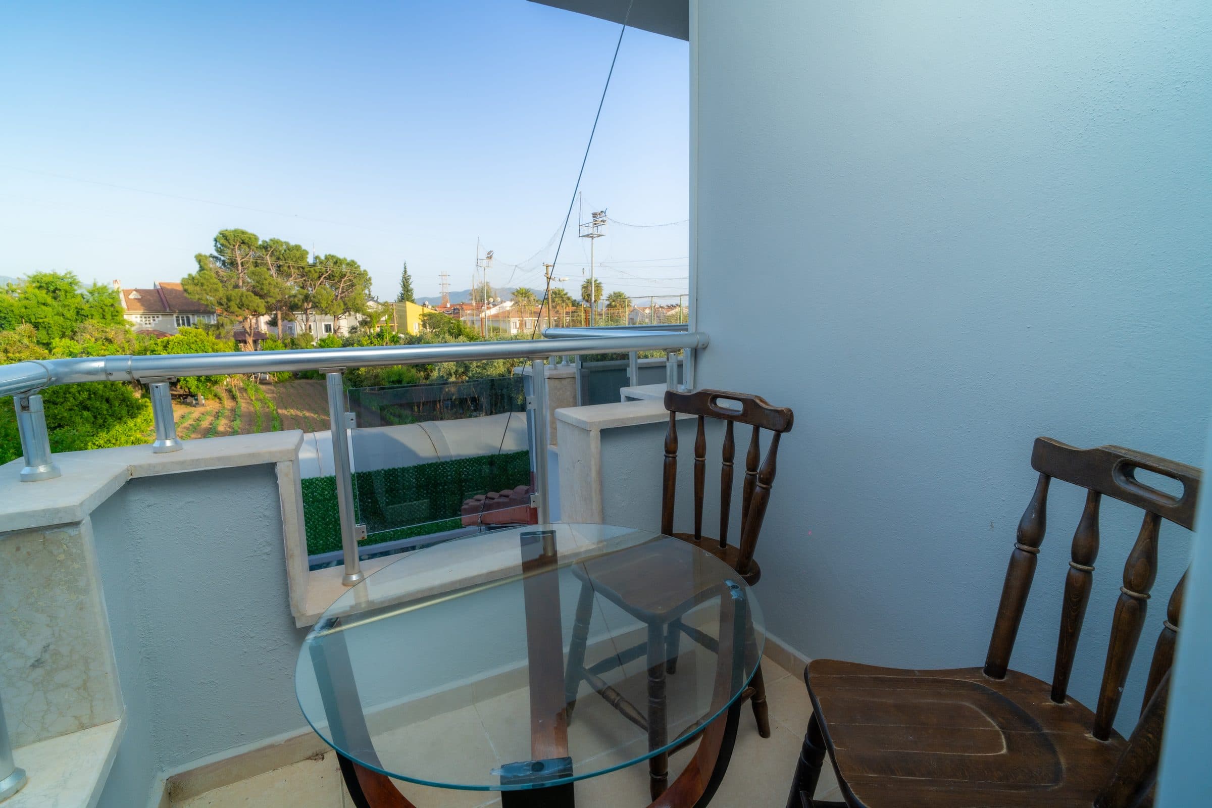 Mare Perla balkon — yemek alanı ve manzara